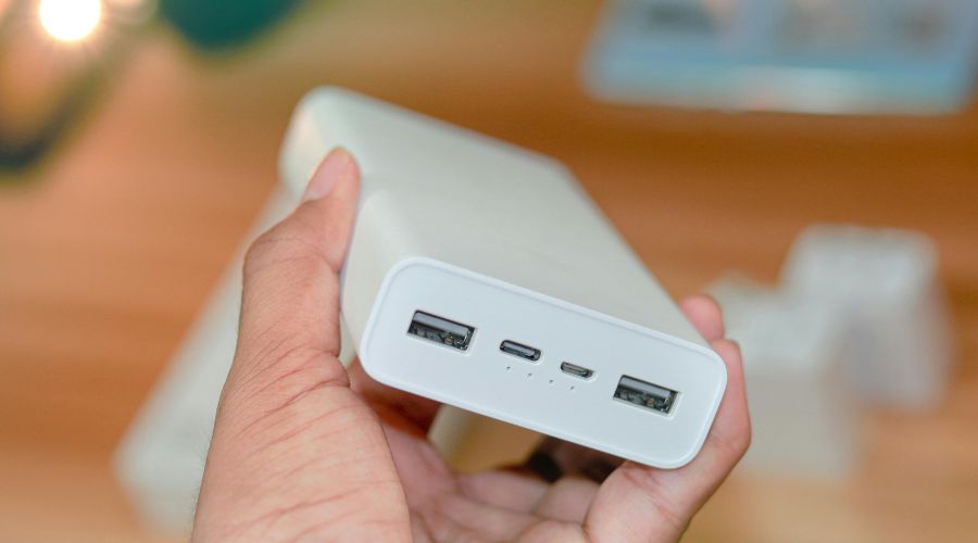 Snap-N-Charge Power Bank Mini Dengan Tenaga Luar Biasa